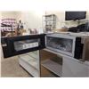 Image 2 : WHIRLPOOL MICROWAVE MODEL YWML75011HN-0