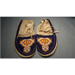Arapahoe full beaded moccasins, Wind River Reservation, WY.