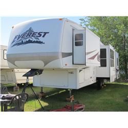 2004 KEYSTONE EVEREST 364Q FIFTH WHEEL HOLIDAY TRAILER