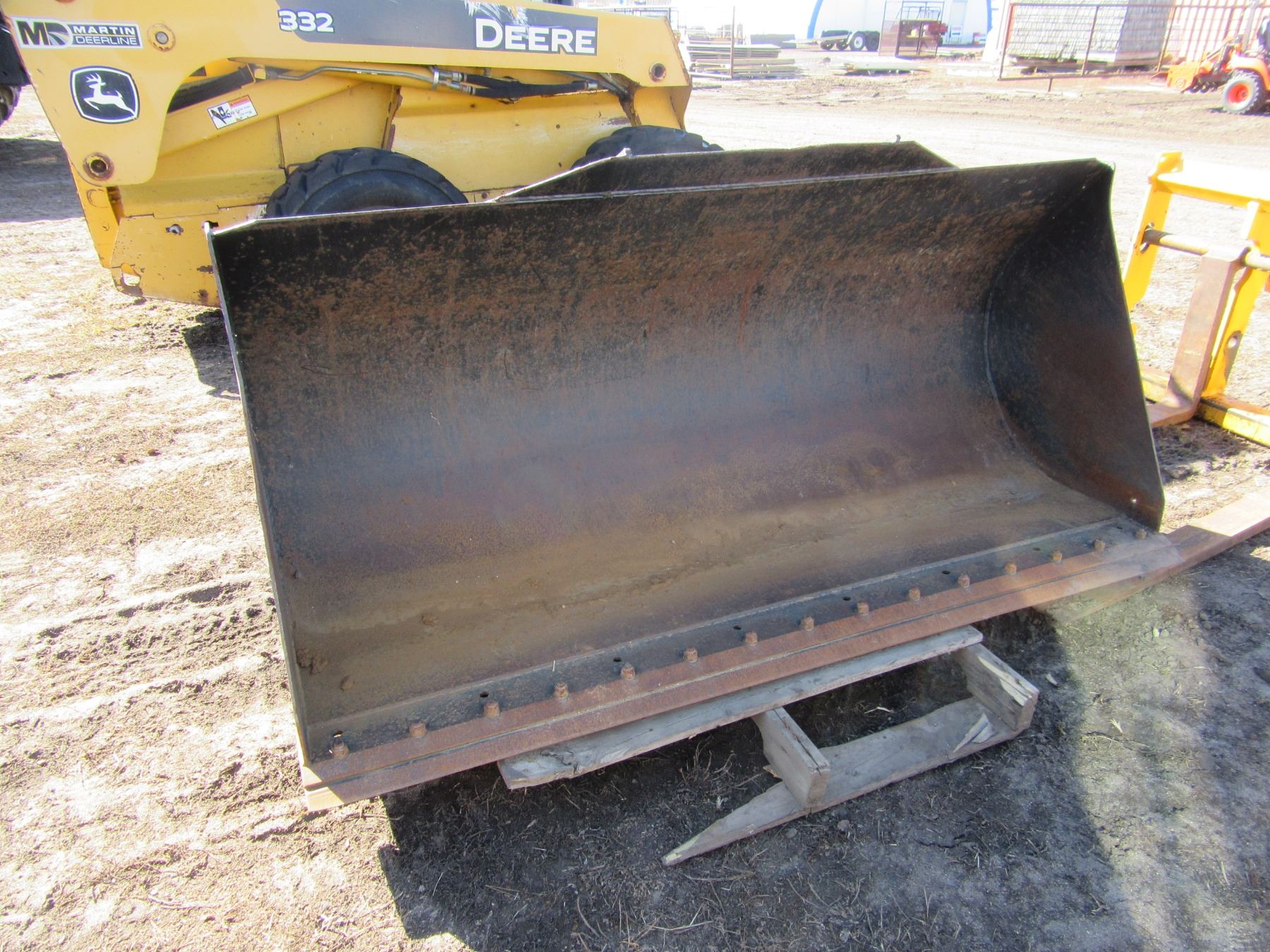 JCB 52450 TELEHANDLER C/W FORKS, SMOOTH BUCKET & HYDRAULIC BOBCAT