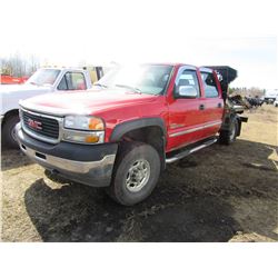 2002 GMC 2500HD CREW CAB TRUCK C/W HYDRA DECK II BALE HANDLER