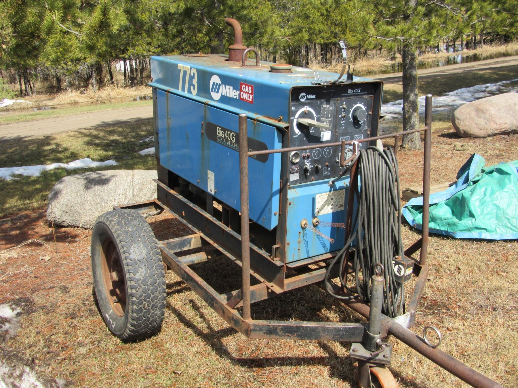 MILLER BIG 40G GAS WELDER ON TRAILER (RUNS)