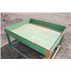 Image 1 : GREEN METAL TABLE