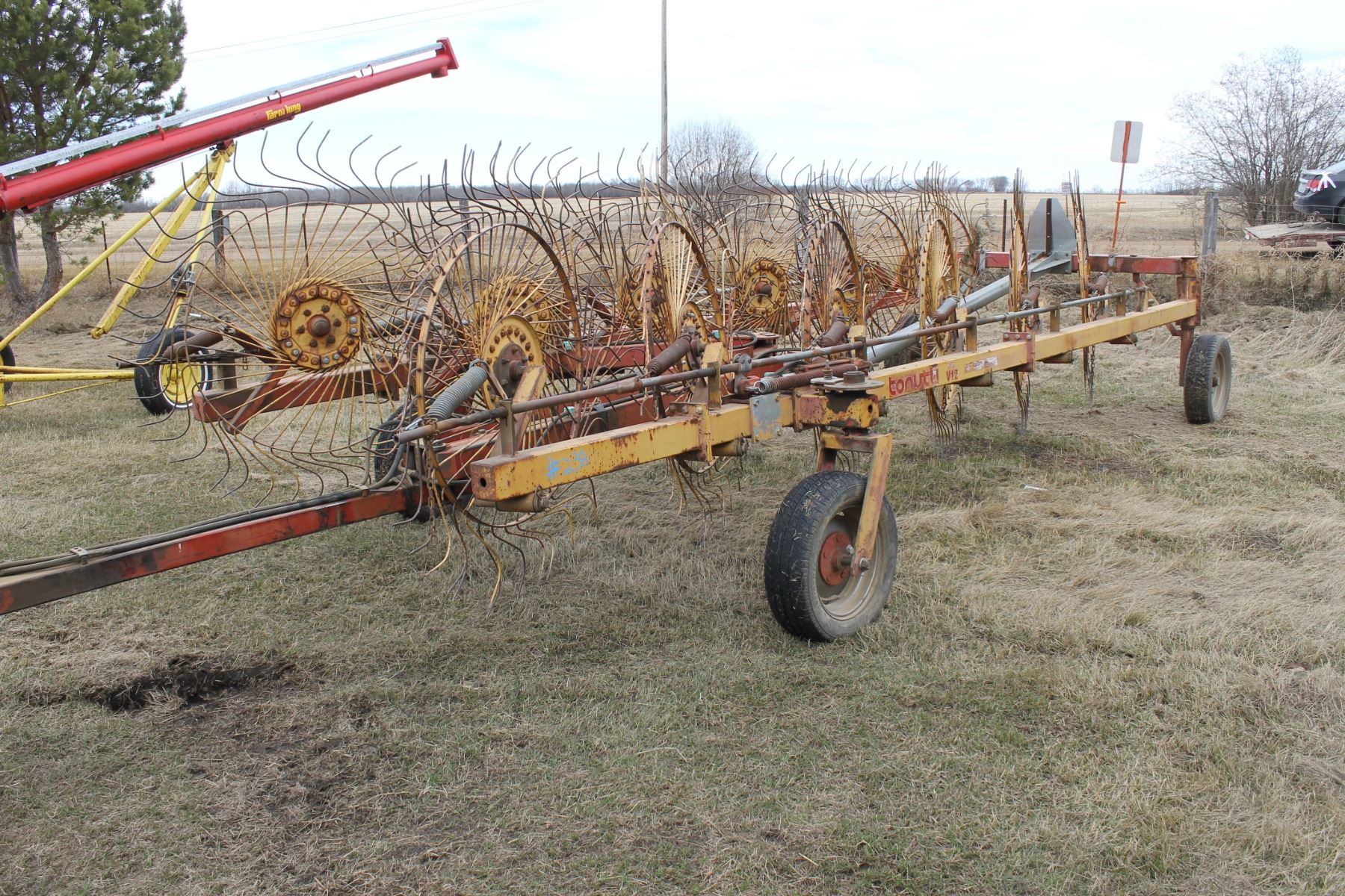 TONUTTI V12 12 WHEEL HAY RAKE