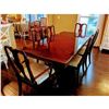 Image 4 : 68"L x 40" W Dining Room Table (includes 18" leaf)