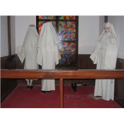 (lot) set/scene - 3 nuns wax figures. I