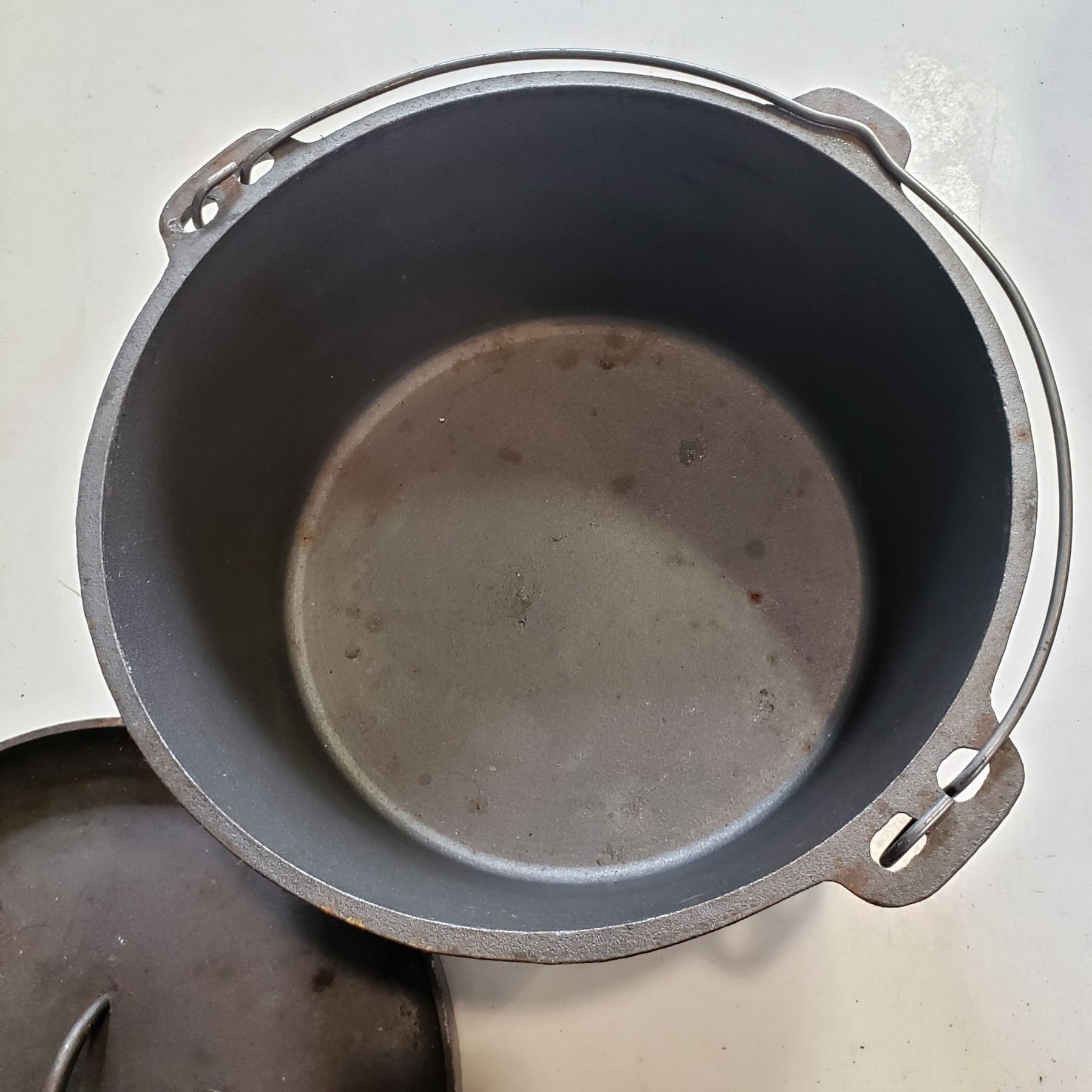 LARGE FOOTED CAST IRON POT W LID large-footed-cast-iron-pot-w-lid