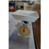 Image 2 : VINTAGE HAMILTON BEACH MIXER AND SMALL SCALE