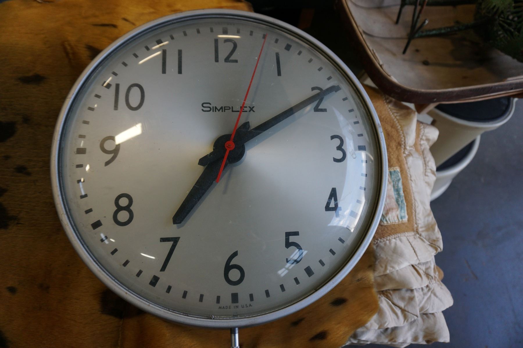 VINTAGE SIMPLEX CLOCK