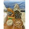 Image 1 : 2 Carved Agate Dishes & 3 Carved Art
