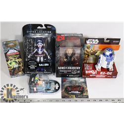 BOX OF ASSORTED COLLECTIBLES