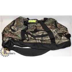LARGE CAMO DUFFEL BAG "GREAT