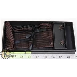 MATCHING SET OF CUFF LINKS & HANDKERCHIEFS