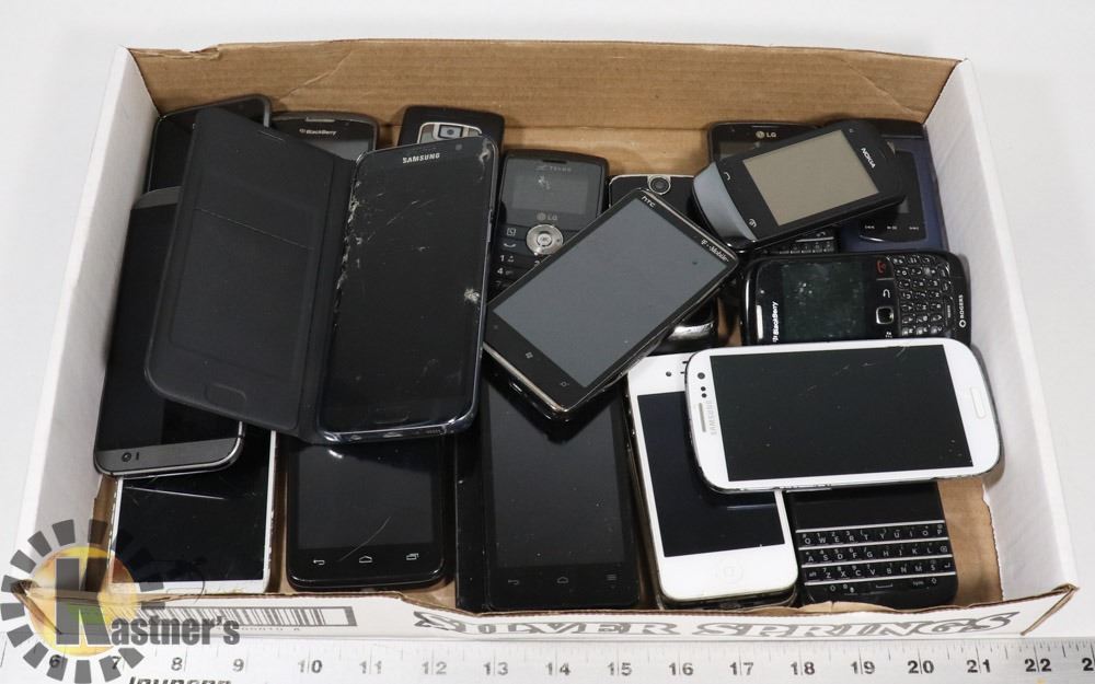 FLAT OF CELL PHONES, UNTESTED. IPHONE, SAMSUNG - Kastner Auctions