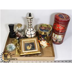 FLAT OF QUEEN NEFERTITI FIGURE AND ESTATE VINTAGE