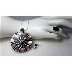 15)  ROUND BLACK AND ABALONE