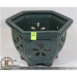 DECORATIVE GREEN PLANTER POT