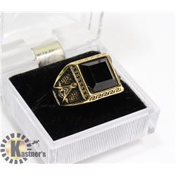 MASONIC RING, SIDE SYMBOLS W/ BLACK STONE FACE