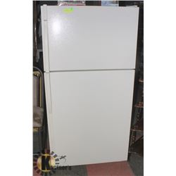 KENMORE REFRIGERATOR WITH TOP FREEZER - WHITE