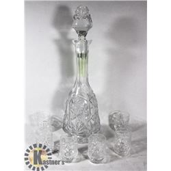 PINWHEEL CRYSTAL DECANTER SET INCLUDING 6 CHERRY