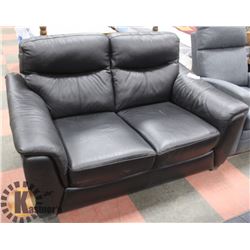 BLACK LEATHERETTE LOVESEAT 60.5"