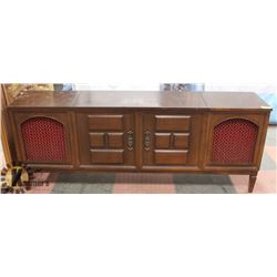 GRUNDIG CONSOLE STEREO AND RECORD PLAYER 6'