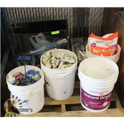 PALLET OF AQUARIUM ACCESSORIES AND AQUARIUM