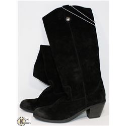 GENUINE 1976 GENUINE LEATHER BOOTS SIZE 9.5