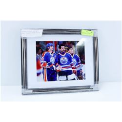 FRAMED WAYNE GRETZKY AND GRANT FUHR PHOTO