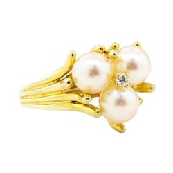 0.05 ctw Diamond and Pearl Ring - 14KT Yellow Gold