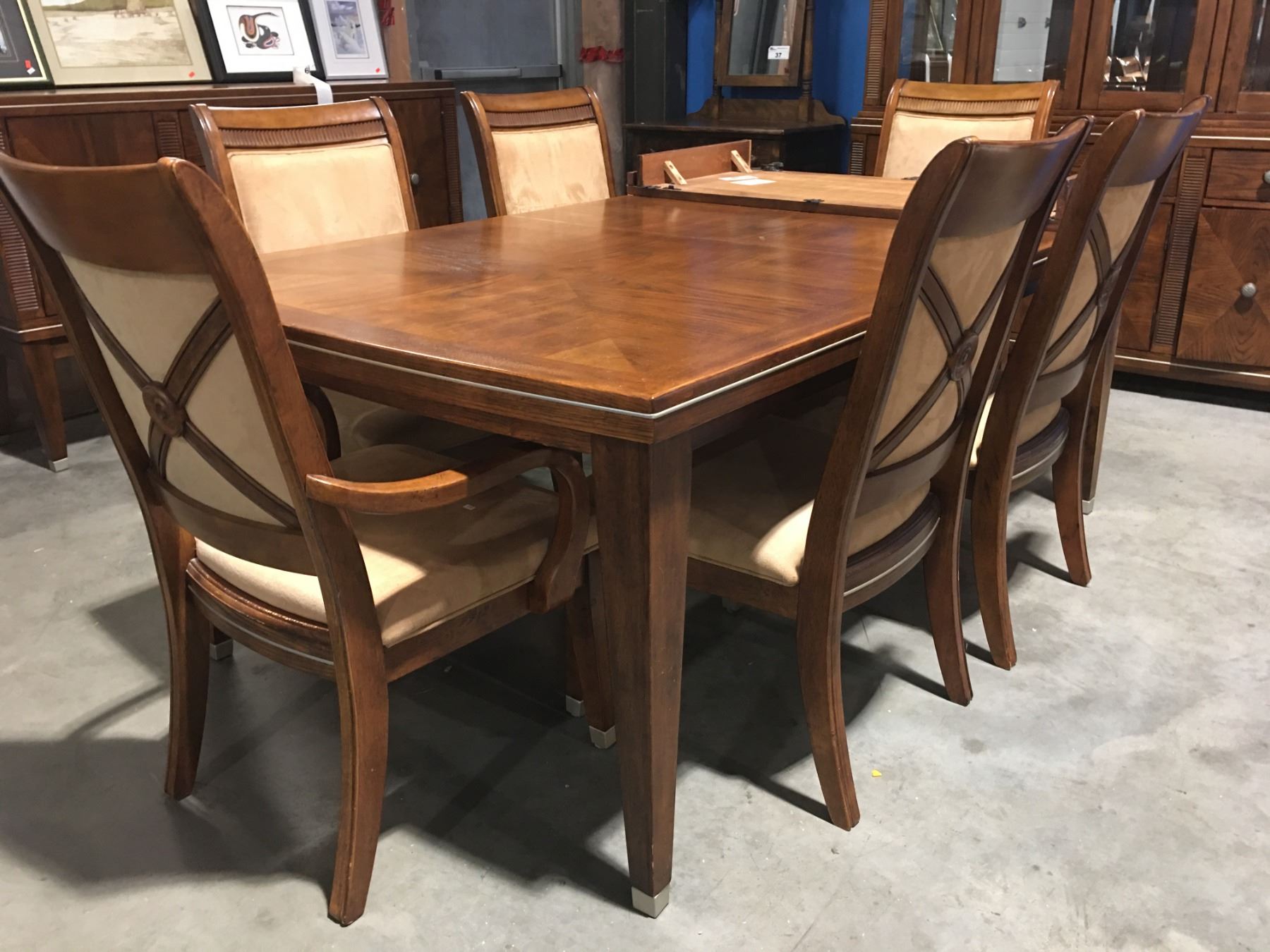 SOLID WOOD FORMAL DINING TABLE WITH 1 LEAF & 4 UPHOLSTERED & WOOD