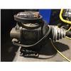 Image 8 : GROUP OF ASSTD TOOLS INCL: BALL BEARING BENCH GRINDER/VISE/STORAGE TRAY WITH HARDWARE/WORK LIGHT &