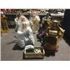 Image 1 : GROUP OF 8 MANGER PIECES