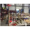 Image 1 : 4 HUMMINGBIRD FEEDERS WITH 1 POLE FOR MOUNTING