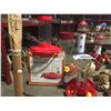 Image 3 : 4 HUMMINGBIRD FEEDERS WITH 1 POLE FOR MOUNTING