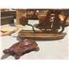 Image 2 : GROUP OF ASSTD WOOD CARVINGS/GIRAFFE/ZEBRA/ELEPHANTS/LION/HIPPO/LIGHTHOUSE/TOTEM POLES/FISH BOWLS