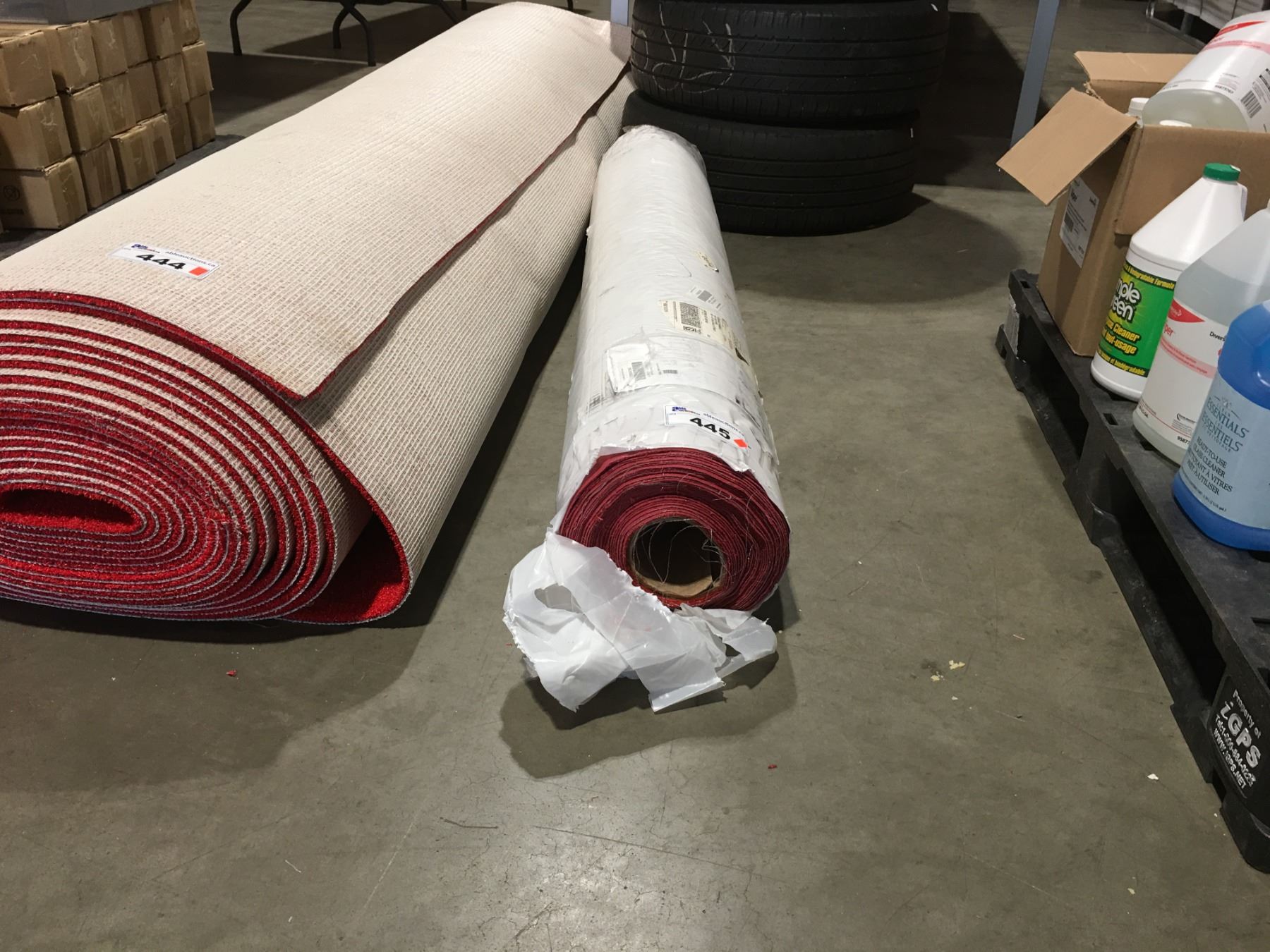 RED INDOOR/OUTDOOR CARPET (APPROX 58