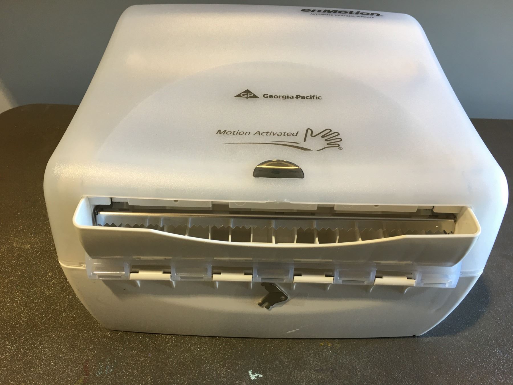 GEORGIA PACIFIC ENMOTION AUTOMATIC TOUCHLESS DISPENSER - MOTION