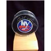 Image 1 : BILLY SMITH SIGNED ISLANDERS HOCKEY PUCK