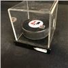 Image 3 : MARIO LEMIEUX SIGNED TEAM CANADA PUCK WITH CASE