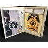 Image 1 : BOSTON BRUINS STAR HANGER W/ BOBBY ORR SIGNED 8X10