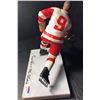 Image 2 : GORDIE HOWE Autographed McFarlane Figure (PSA/ DNA COA)