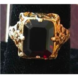 Vintage Garnet & 14kt Gold Ring