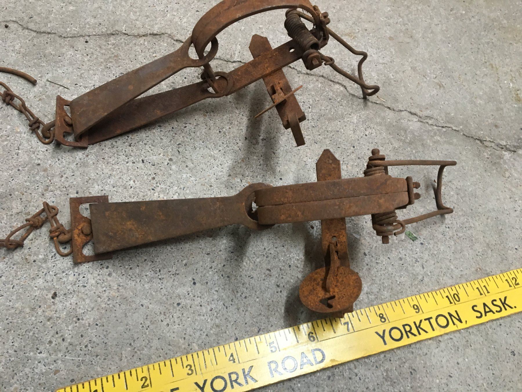 LOT OF 2 ONEIDA #1 STOP LOSS TRAPS - Schmalz Auctions