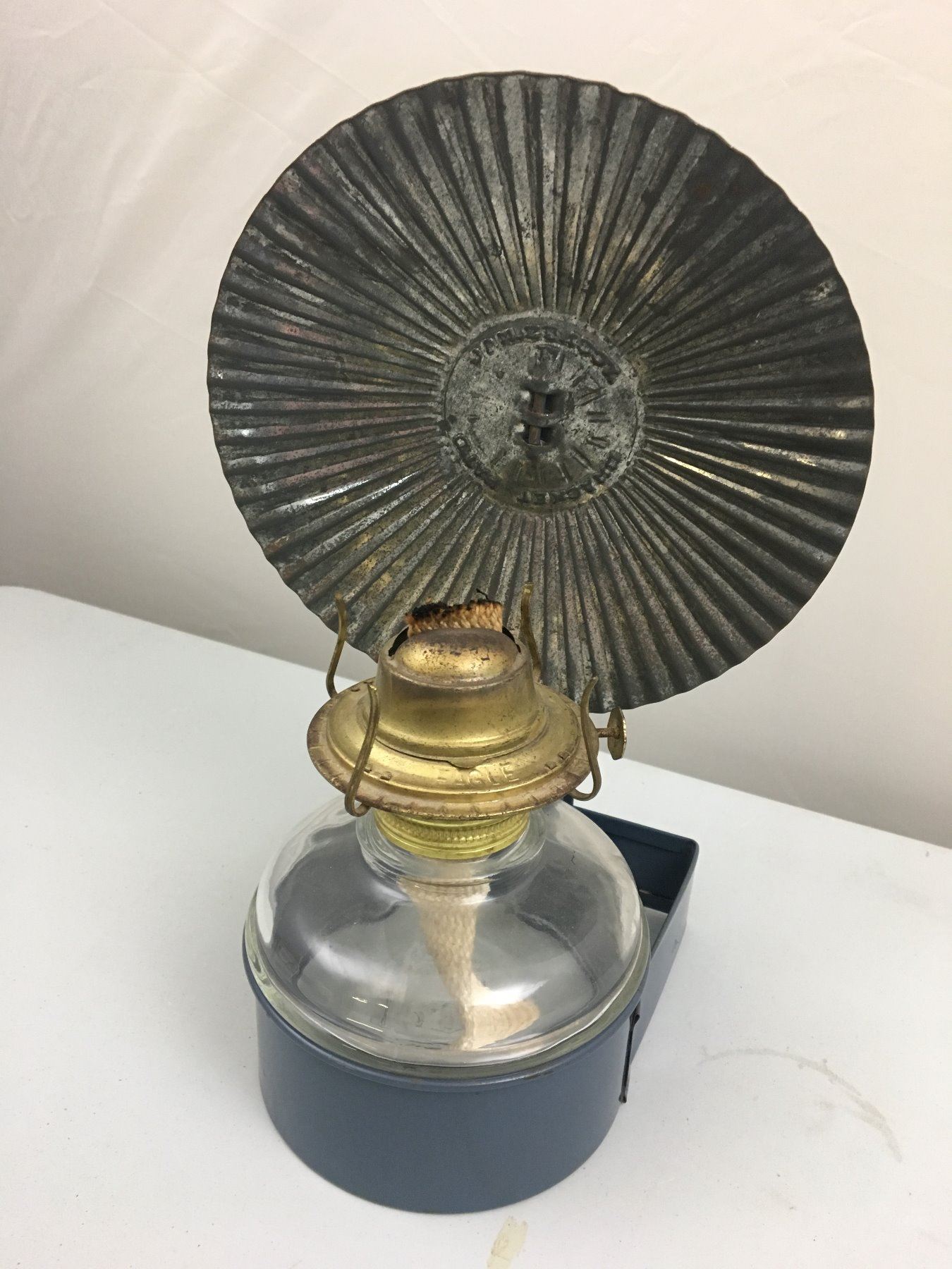 WALL MOUNT OIL LAMP - Schmalz Auctions