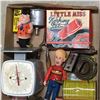 Image 3 : MISC LOT COLEMAN CAN SCALE FLINTSTONES NIGHT LIGHT