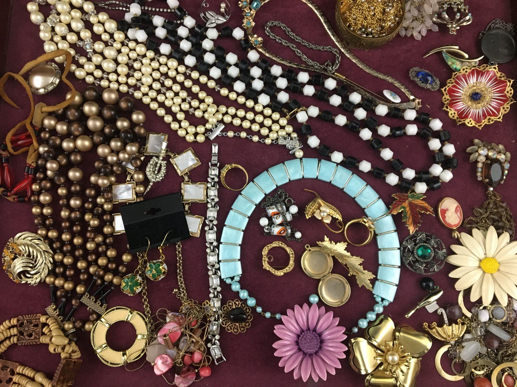 LOT OF JEWELRY Schmalz Auctions LOT OF JEWELRY Schmalz Auctions
