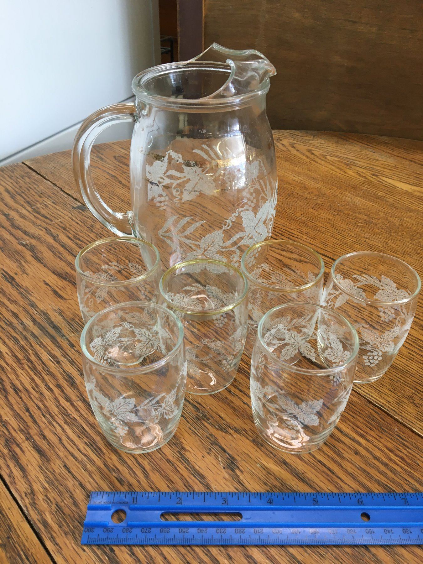 GLASS PITCHER AND GLASSES SET
