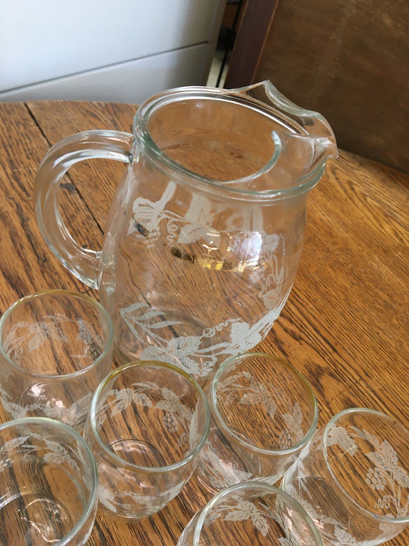 GLASS PITCHER AND GLASSES SET