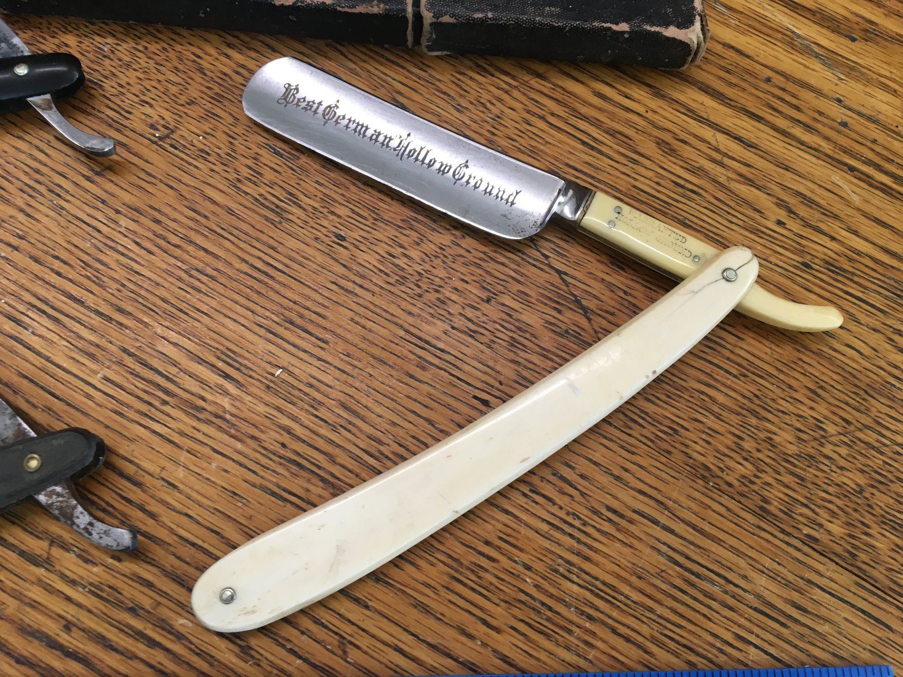 LOT OF 3 STRAIGHT RAZORS 4 BOXES - Schmalz Auctions